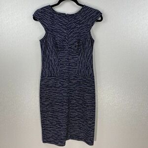 ANN TAYLOR NAVY AND WHITE KNITTED DRESS